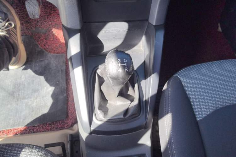 Used Ford EcoSport 2013 1.5L Manual Comfort Model Gear Lever