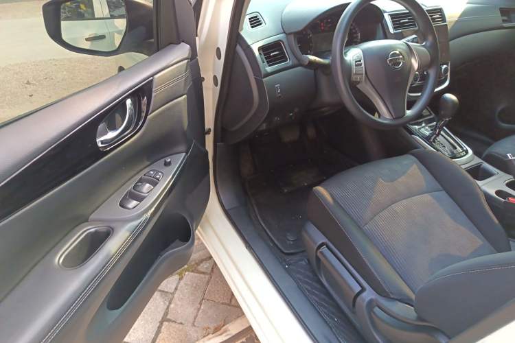 Used Nissan Tiida 2016 1.6L CVT Cool Dynamic Edition
