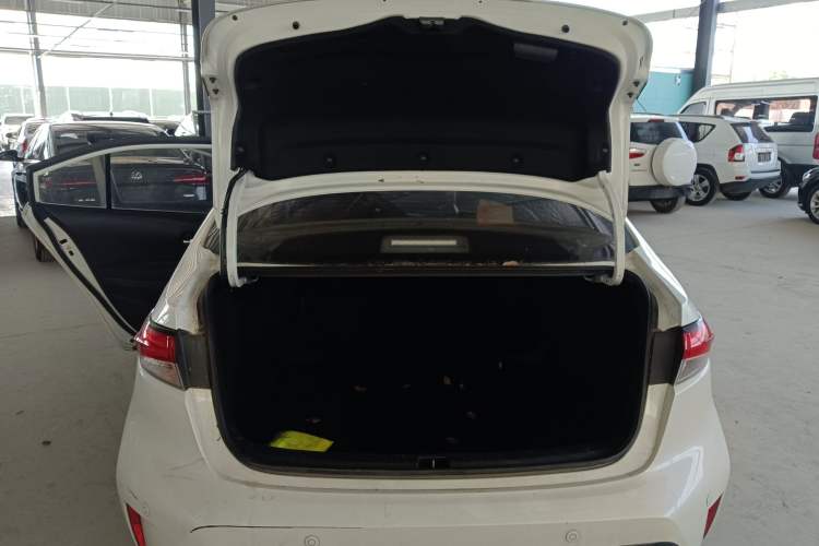 Used Toyota Levin 2019 Dual-Engine 1.8H E-CVT Luxury Edition China VI Standard Trunk