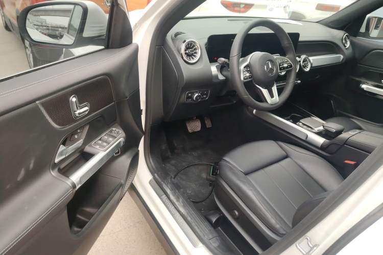 Used Mercedes-Benz GLB 2022 Updated GLB 200 Fashion Edition Driver Seat