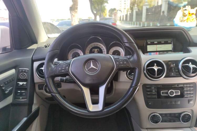 Used Mercedes-Benz GLK-Class 2013 GLK 300 4MATIC Dynamic Sunroof Model