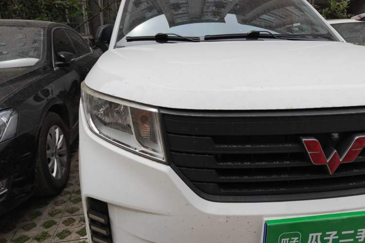 Used Wuling Hongguang PLUS 2019 1.5T Manual Standard Edition 5 Seats Right Front Headlight