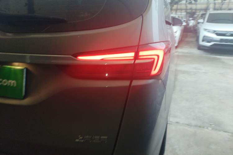 Used Buick GL8 2023 Land Executive Class Smart Enjoyment Model Exterior 3