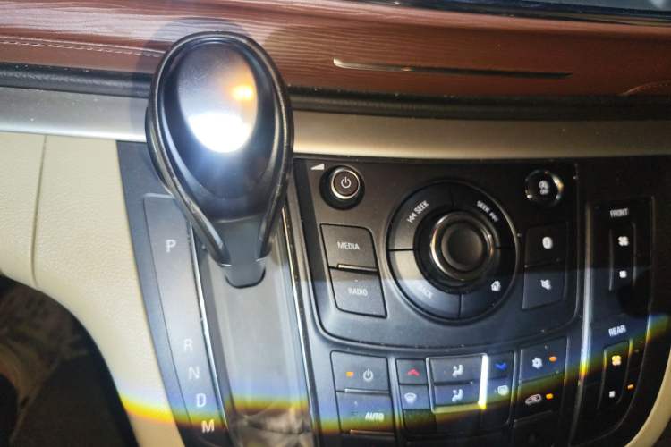 Used Buick GL8 2017 25S Luxury Version China V Standard Gear Lever