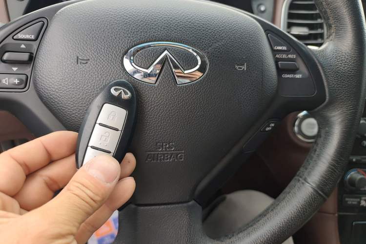 Used Infiniti QX50 2013 2.5L 4x4 Elegant Edition Interior 1