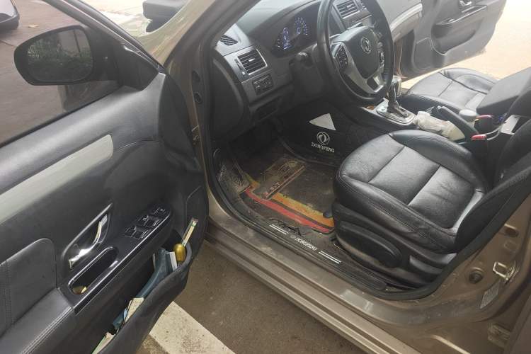 Used FORTHING Joyear S50 2014 1.6L CVT Luxury Model
