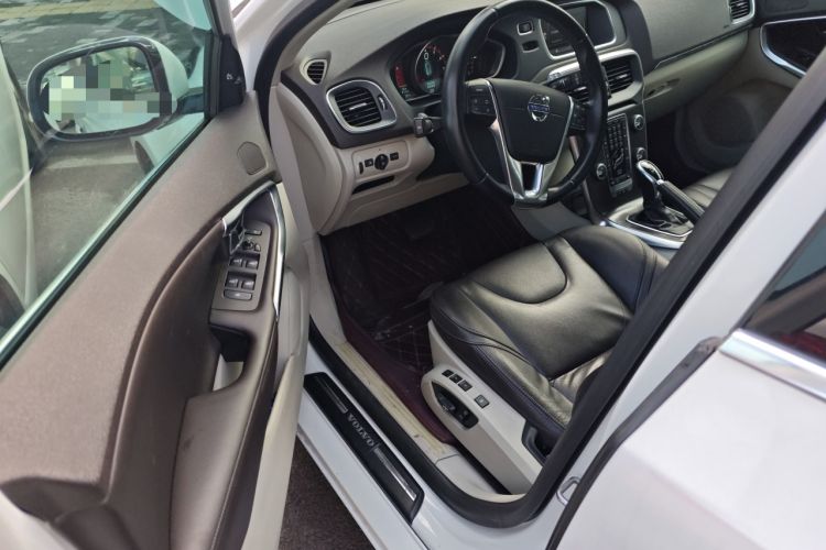 Used Volvo V40 2014 2.0T Zhiya Edition Driver Seat