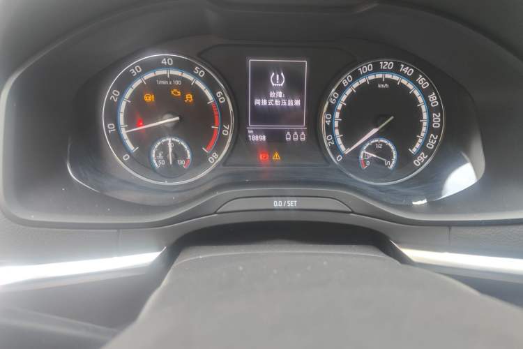 Used Skoda Karoq 2020 TSI280 Luxury Smart Edition China VI Standard Odometer Close Up