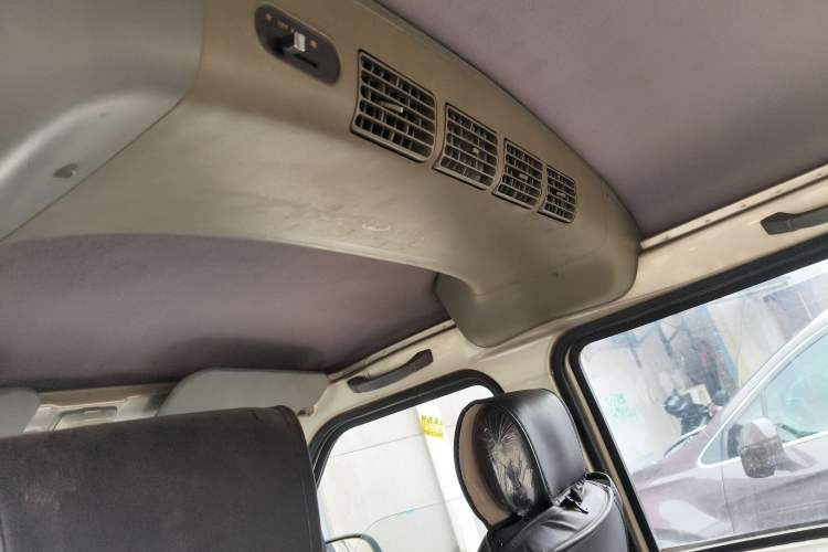 Used Wuling Rongguang 2011 1.2L Base Version
