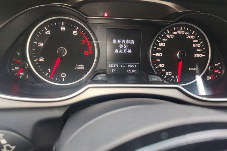 Used Audi A4L 2013 50 TFSI quattro flagship model
