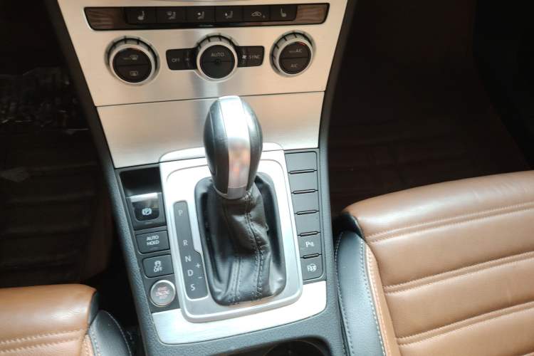 Used Volkswagen FAW-Volkswagen CC 2015 1.8TSI Luxury Model Gear Lever