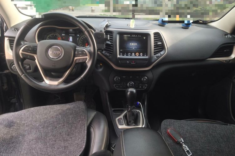 Used Jeep Cherokee 2016 2.0L Superior Edition
