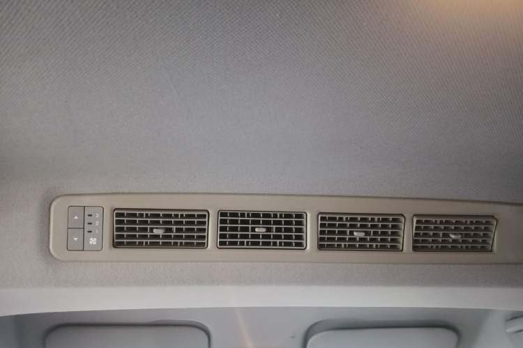 Used Wuling Hongguang PLUS 2020 1.5L Manual Comfort 7-Seater Headliner