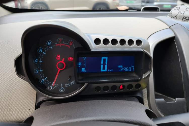 Used Chevrolet Aveo Sonic 2014 Sedan 1.4 SL MT Comfort Edition Instrument Cluster