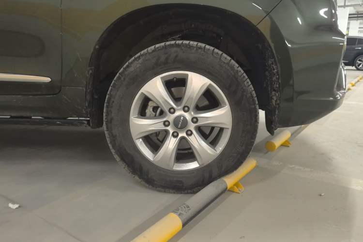 Used Haval H9 2022 2.0T Gasoline 4x4 Elite Model 5 Seats Right Front Wheel Hub