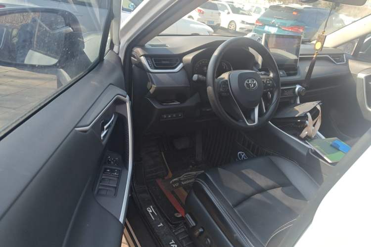 Used Toyota RAV4 2021 2.0L CVT Two-Wheel Drive Fashion Edition
