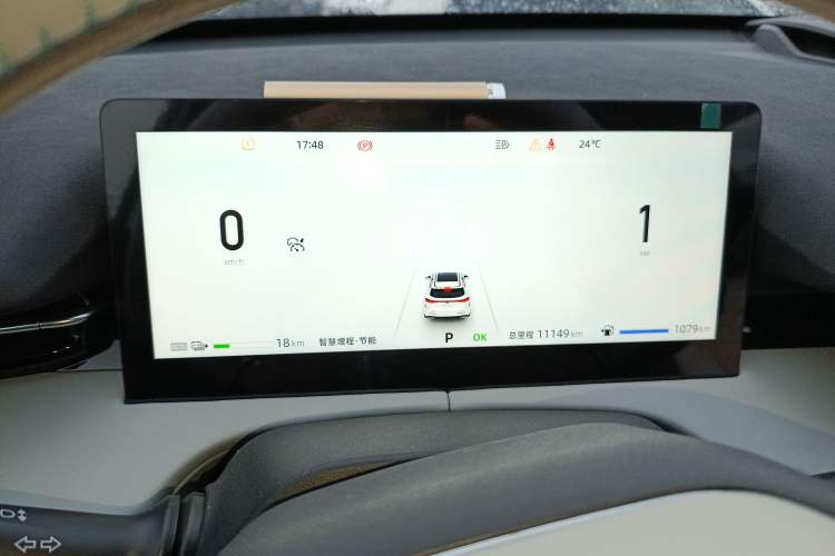 Used Changan UNI-Z New Energy 2024 Blue Whale Smart Electric iDD 125km Beyond Edition
