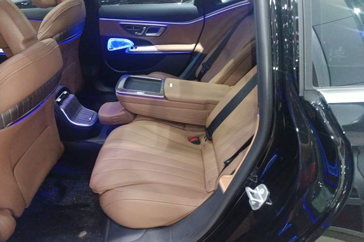 Used Mercedes-Benz E-Class 2025 E 300 L Luxury Model Left Rear Seat