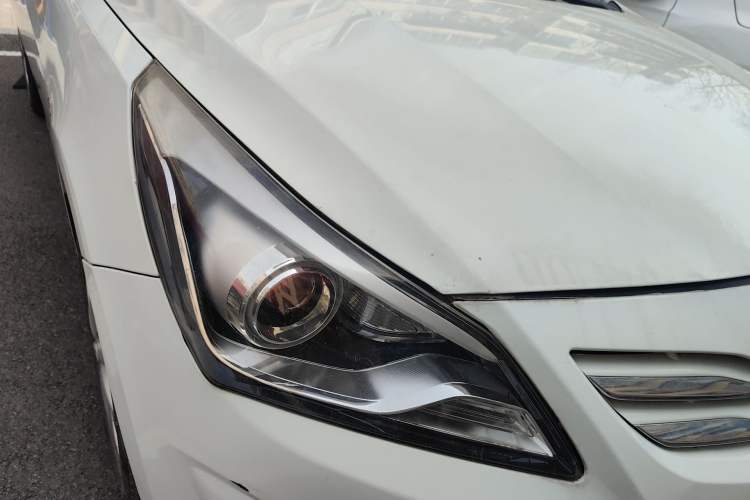 Used Hyundai Verna Ray 2014 1.6L Automatic TOP Right Front Headlight