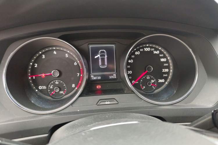 Used Volkswagen Tiguan L 2017 330TSI Automatic Two-Wheel Drive Luxury Edition Odometer Close Up