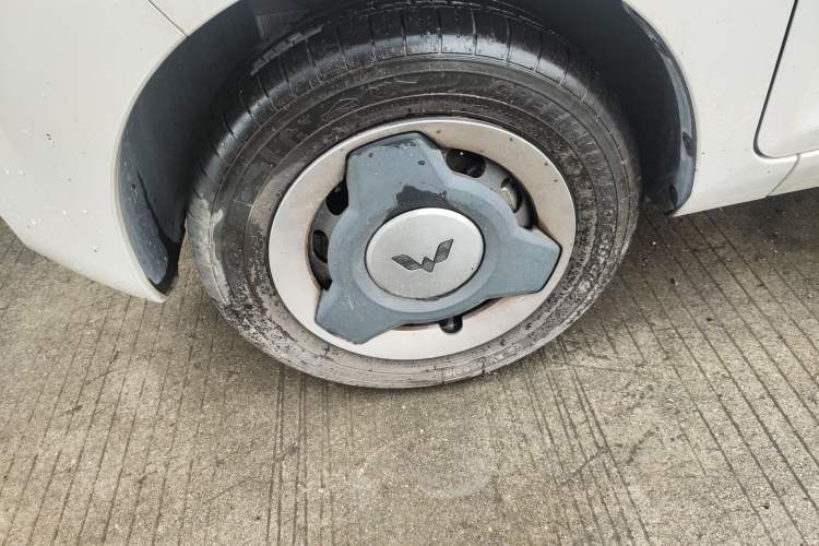 Used Wuling Hongguang MINIEV 2021 Macaron Fashion Edition Lithium-Ion Battery Left Front Wheel Hub