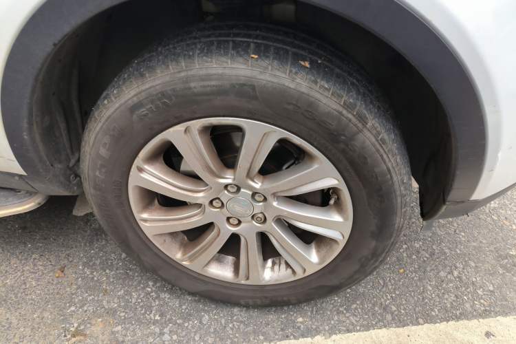 Used Land Rover Discovery Sport 2016 2.0T SE Right Front Wheel Hub