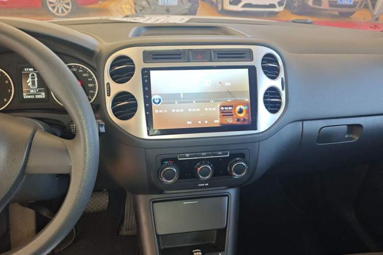 Used Volkswagen Tiguan 2016 280TSI Automatic Two-Wheel-Drive Silk Road Style Edition Audio And AC Panel