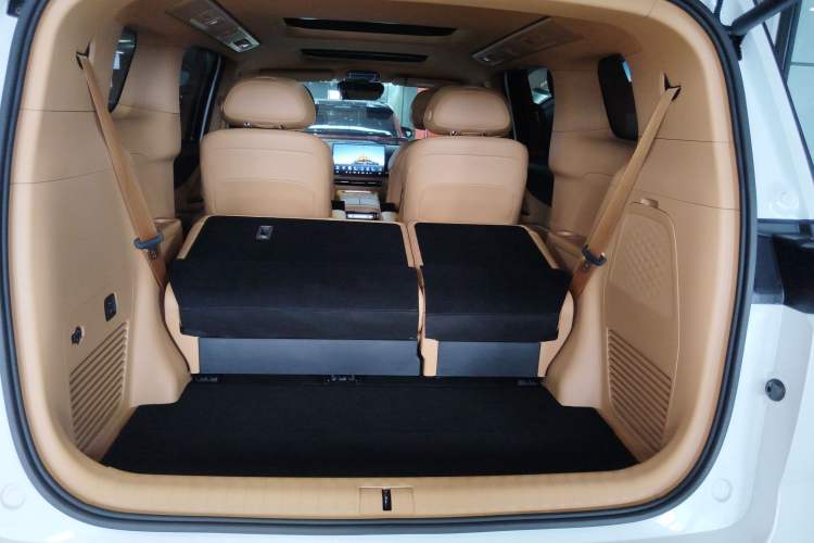 Used VOYAH Dream 2025 PHEV Four-Wheel Drive Excellence Qiankun Edition
