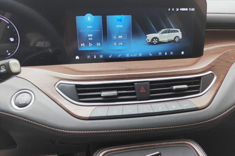 Used Ford Equator 2021 EcoBoost 225 Premier 6-Seater Audio And AC Panel