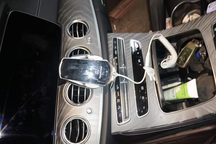 Used Mercedes-Benz E-Class New Energy 2022 Second Facelift E 350 e L Plug-in Hybrid Sports Sedan Audio And AC Panel