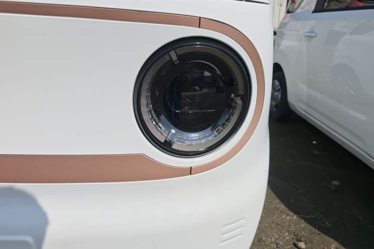 Used Geely Galaxy Panda 2024 Panda Mini 200km Endurance Bear Left Front Headlight