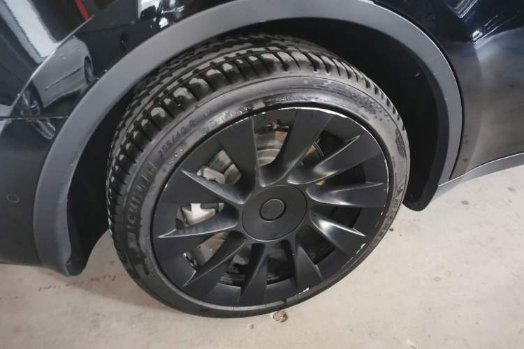 Used Tesla Model Y 2022 Long-Range All-Wheel-Drive Version