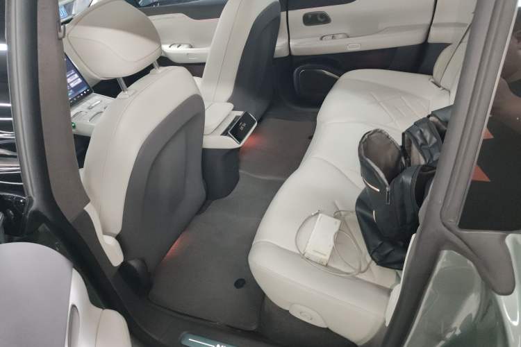 Used Nio ET7 2022 75 kWh Left Rear Seat