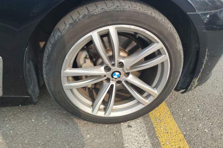 Used BMW 7 Series  Right Front Wheel Hub