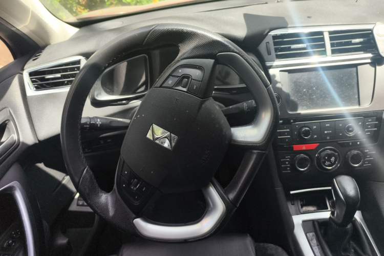 Used DS 6 2016 1.6T Luxury Edition THP160
