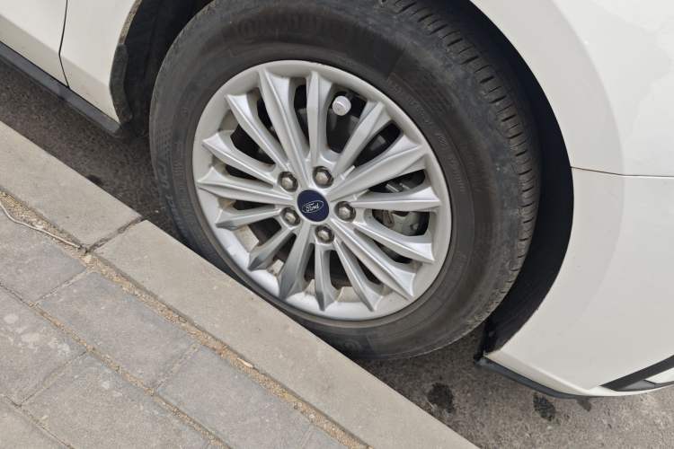 Used Ford Focus 2019 Sedan EcoBoost 125 Automatic Trendy Model China VI Standard
