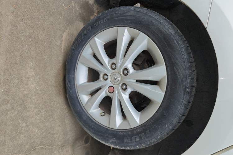 Used CHANGAN Eado 2014 1.6L Automatic Luxury Model Right Rear Wheel Hub