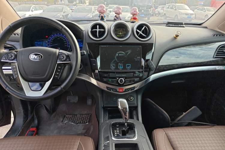 Used BYD S7 2016 2.0T Automatic Prestige Plus Audio And AC Panel