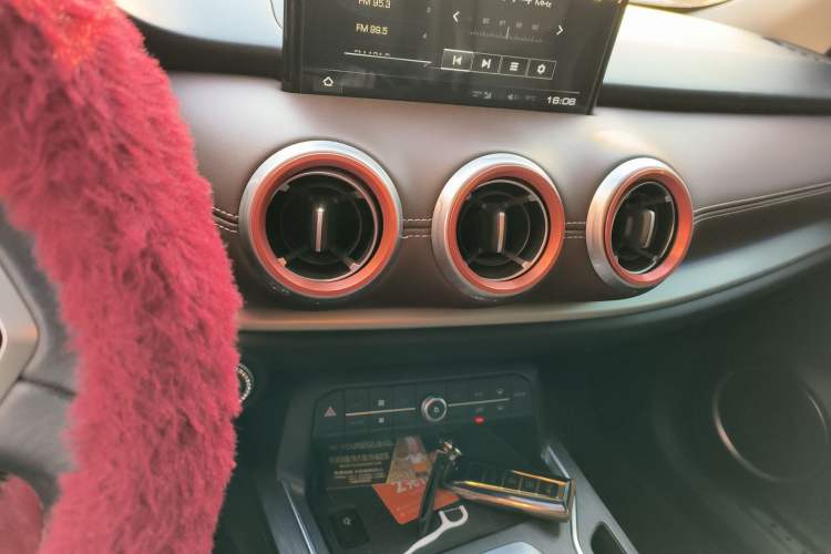 Used Wey VV6 2018 2.0T Two-Wheel-Drive Ultra-Luxury Version China V Standard
