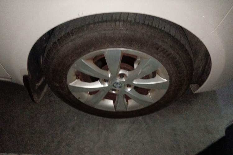 Used MG 3 2013 1.5L AMT Elite Edition Right Front Wheel Hub