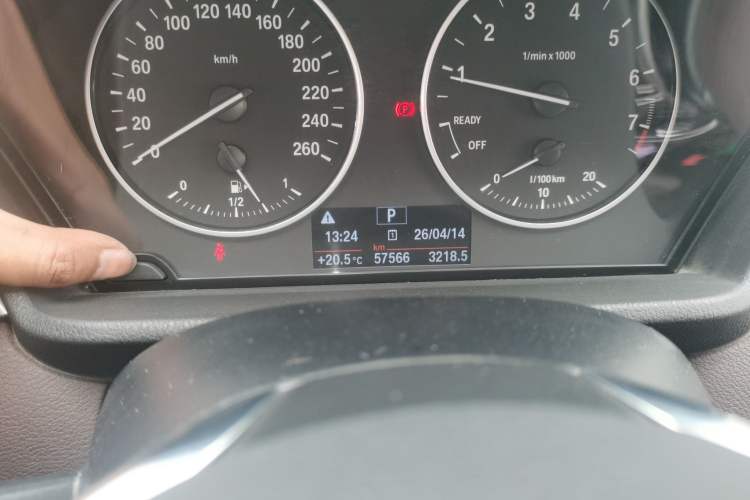 Used BMW X1 2016 sDrive18Li Luxury Model Odometer Close Up