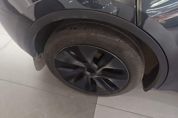 Used Tesla Model Y 2024 Rear-Wheel-Drive Version Right Rear Wheel Hub