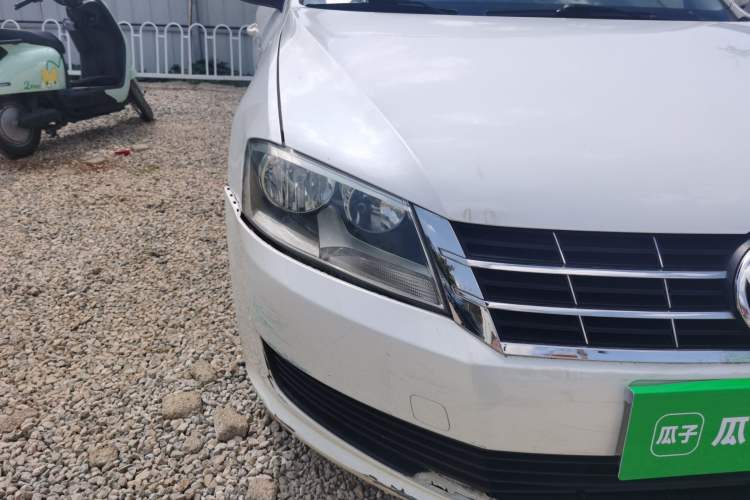 Used Volkswagen Lavida 2015 1.6L Automatic Fashion Edition Right Front Headlight