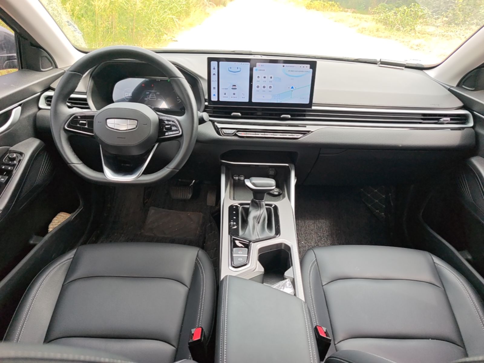 Geely Auto Emgrand 2025 4th Generation 1.5L CVT Longteng Edition — снимка 12
