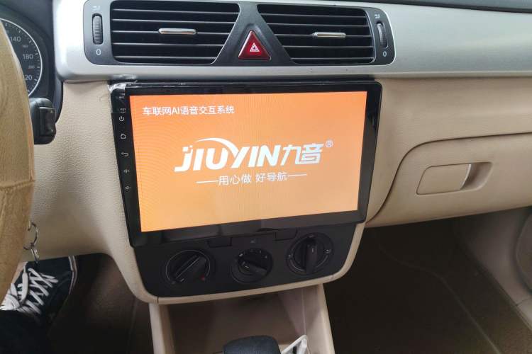 Used Volkswagen Bora 2012 1.6L Automatic Fashion Edition Audio And AC Panel