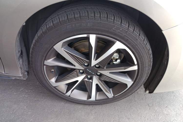 Used AION S Plus 2022 80 Tech Edition Right Front Wheel Hub