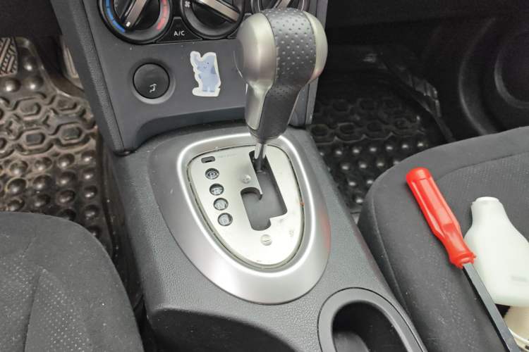 Used Nissan Qashqai 2011 2.0 XL Fire CVT 2WD Gear Lever