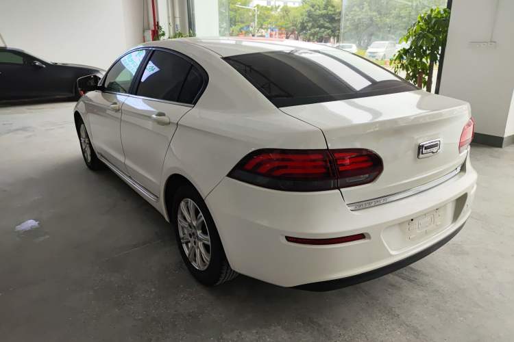 Used Qoros 3 2016 Sedan 1.6L Automatic ZhiNeng Model
