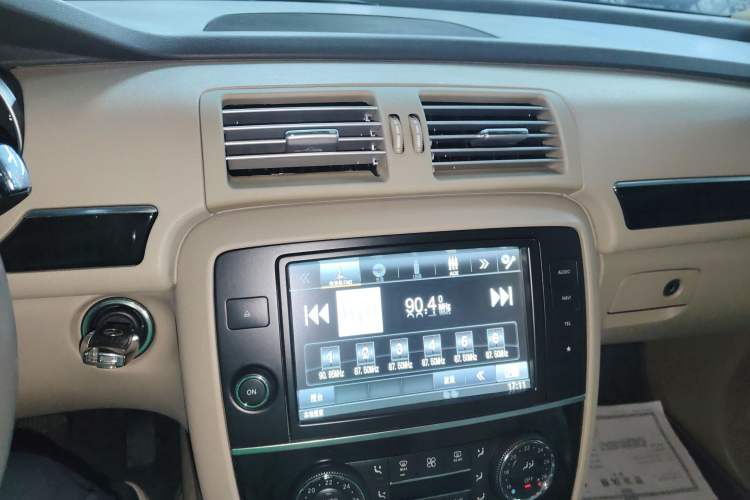 Used Mercedes-Benz R-Class 2017 R 320 4MATIC Business Edition Prestige Model
