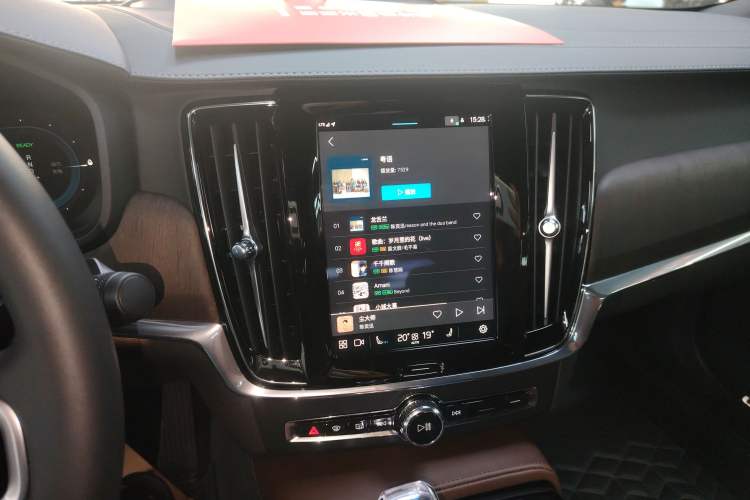 Used Volvo S90 New Energy 2025 Plug-in Hybrid Four-Wheel Drive Long-Range Luxury Smart Edition Audio And AC Panel